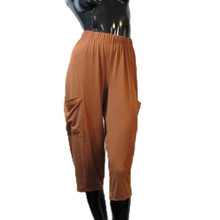 Load image into Gallery viewer, Women's Capri Pants with Pocket